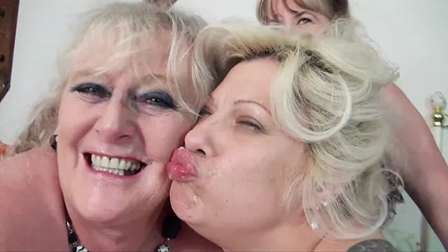 Screenshot 3 from Crazy MILFS with big pussy lips