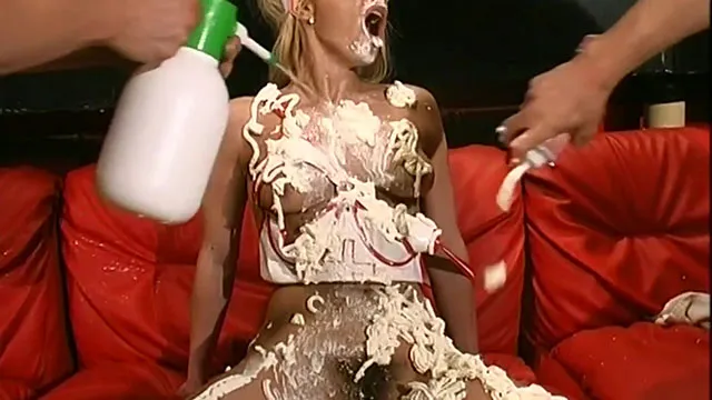 Screenshot 18 from La dottoressa Federica Tommasi si prende cura di 3 cazzi
