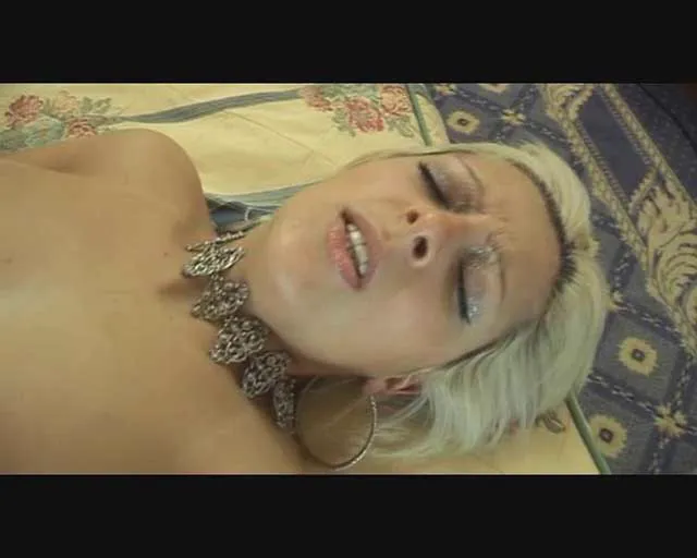 Screenshot 4 from European Woman Blowjob Hardcore Fisting Handjob